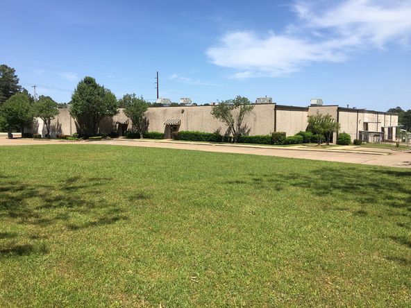 Industrial Office/Warehouse For Sale Or Lease: 6901 W 70th St, Shreveport, LA 71129